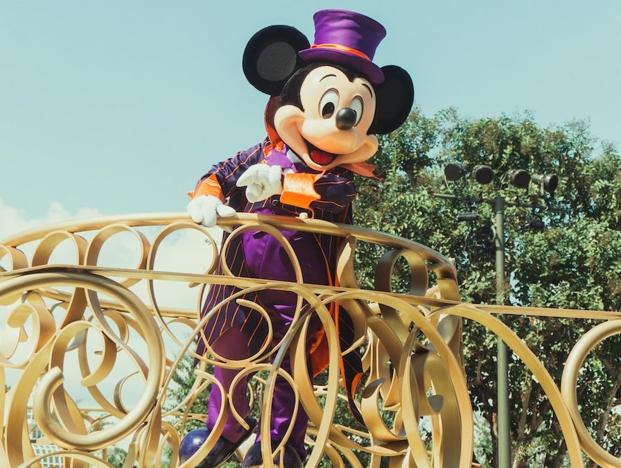 5 infos sur Mickey et le Magicien