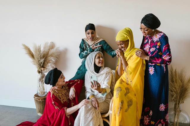 Les abayas pour les occasions spéciales : Mariages, fêtes et événements.